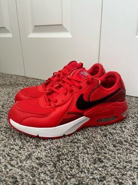 AIR MAX EXCEE
Women – Chile Red/Black-white Size 9.5